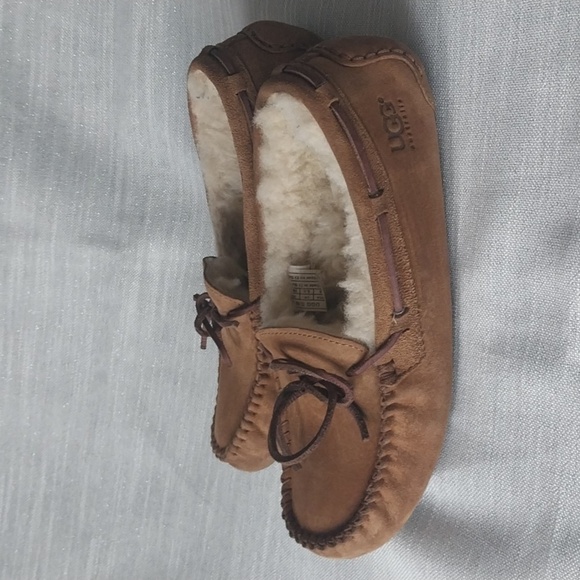Ugg Shearling slip-on moccasins slippers Size 8 - Picture 2 of 4